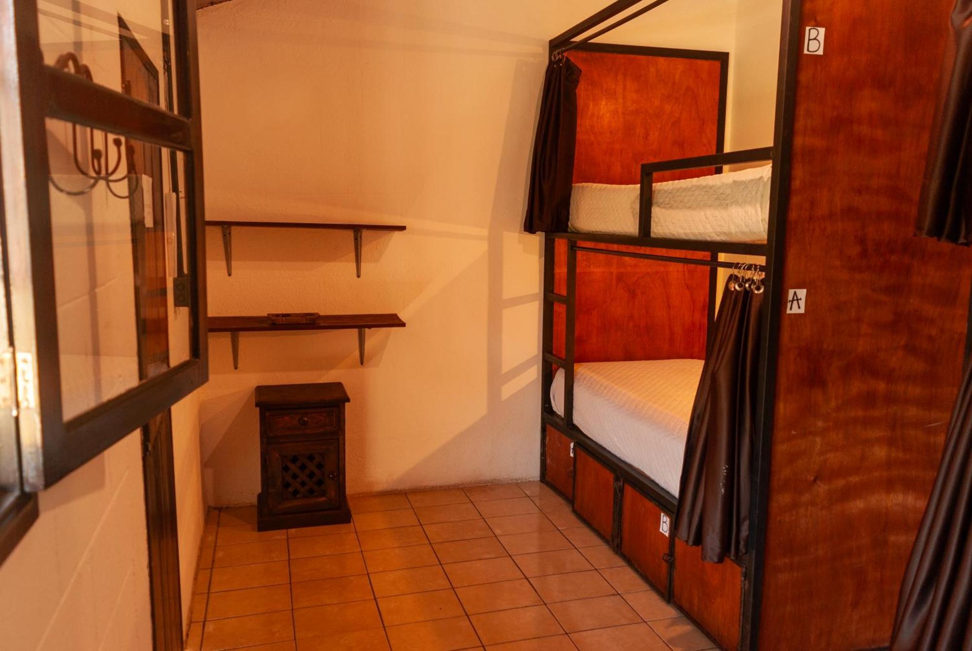 Tzunun Hostel Antigua Kültér fotó