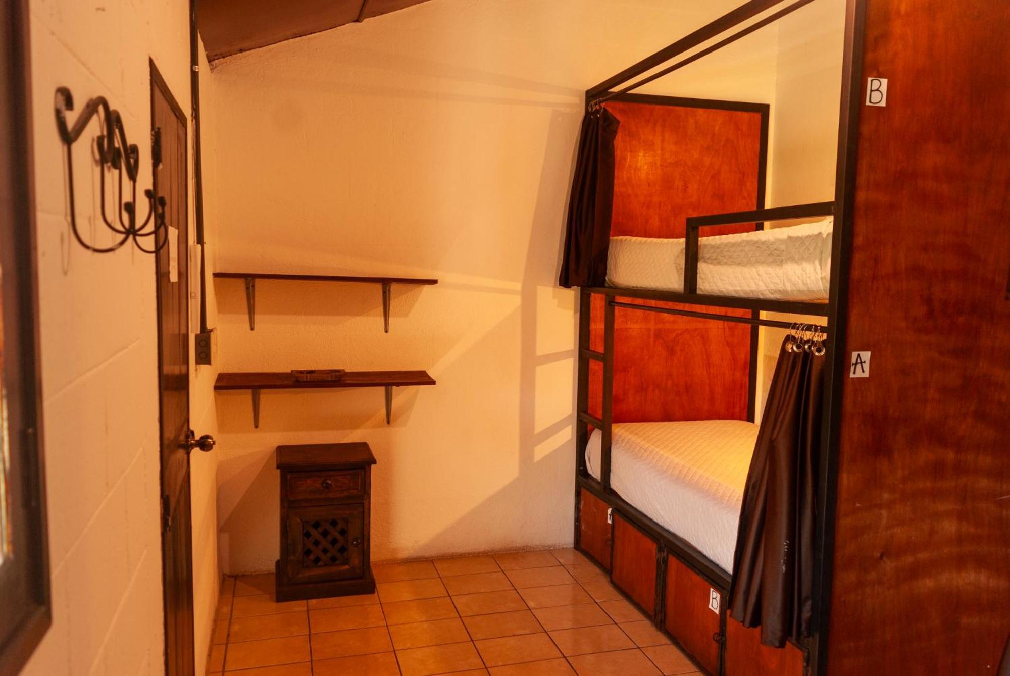 Tzunun Hostel Antigua Kültér fotó
