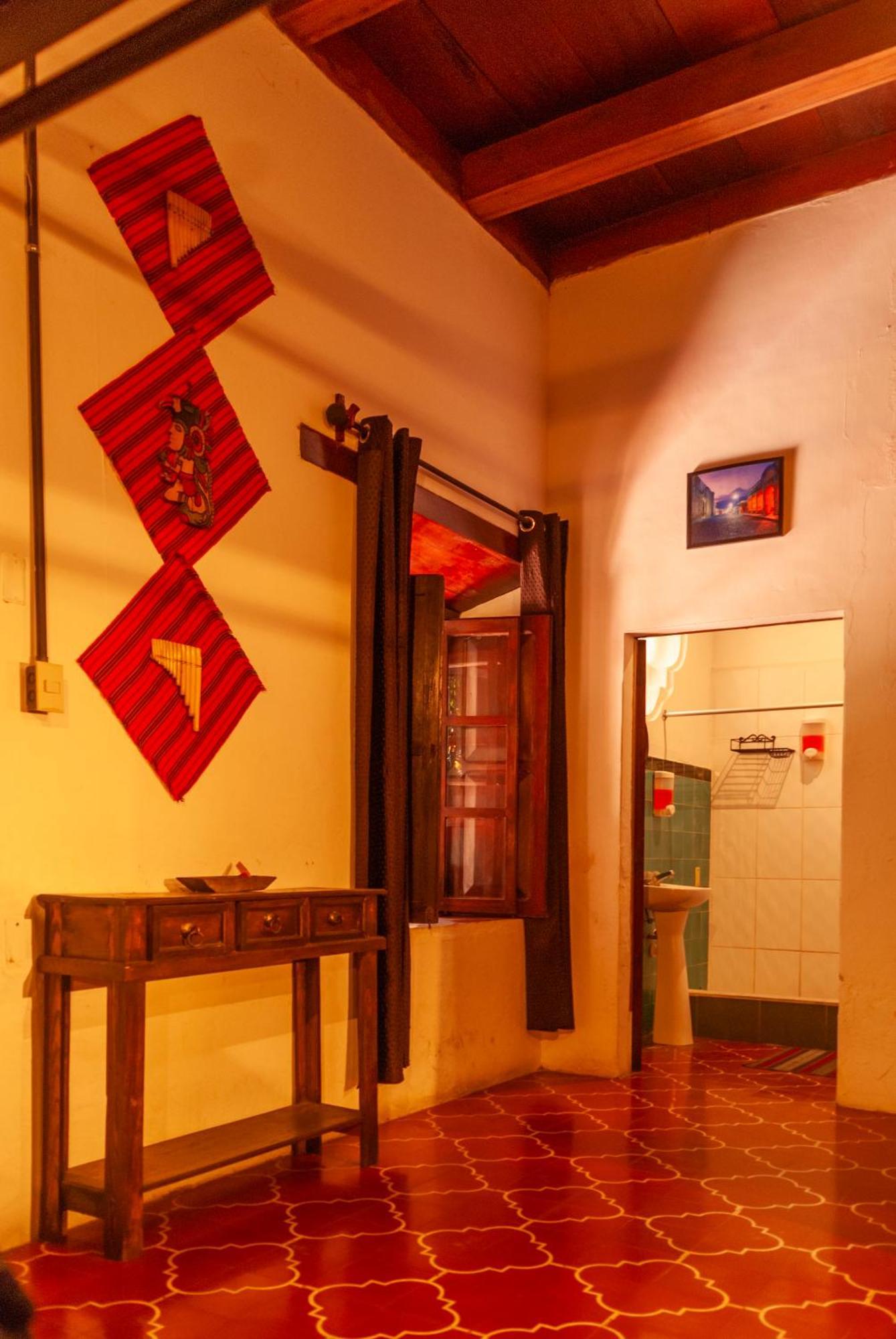 Tzunun Hostel Antigua Kültér fotó