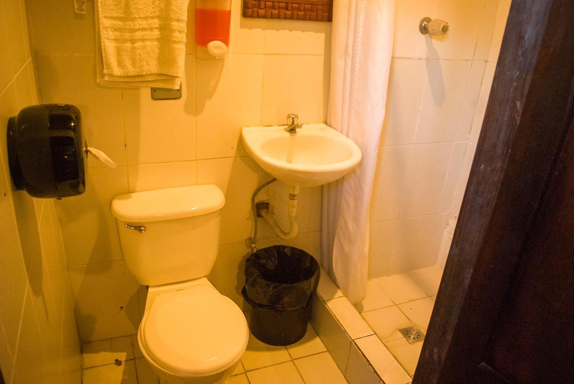 Tzunun Hostel Antigua Kültér fotó