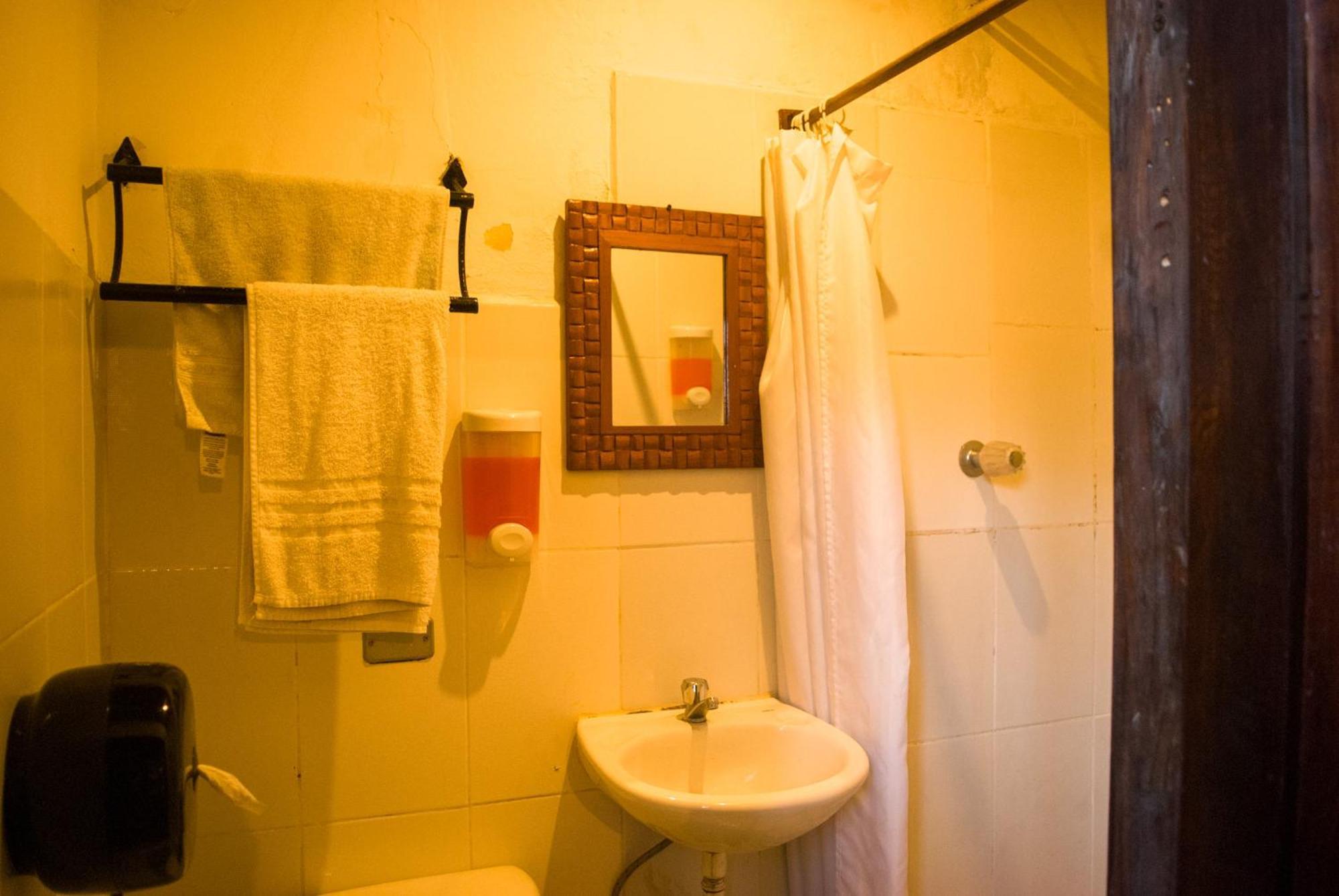 Tzunun Hostel Antigua Kültér fotó