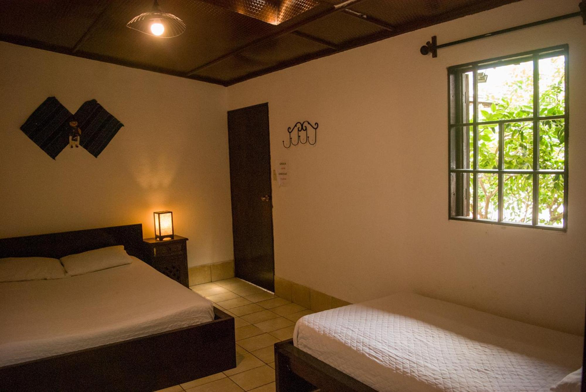 Tzunun Hostel Antigua Kültér fotó