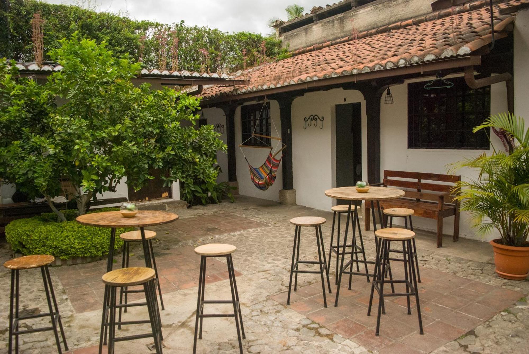 Tzunun Hostel Antigua Kültér fotó
